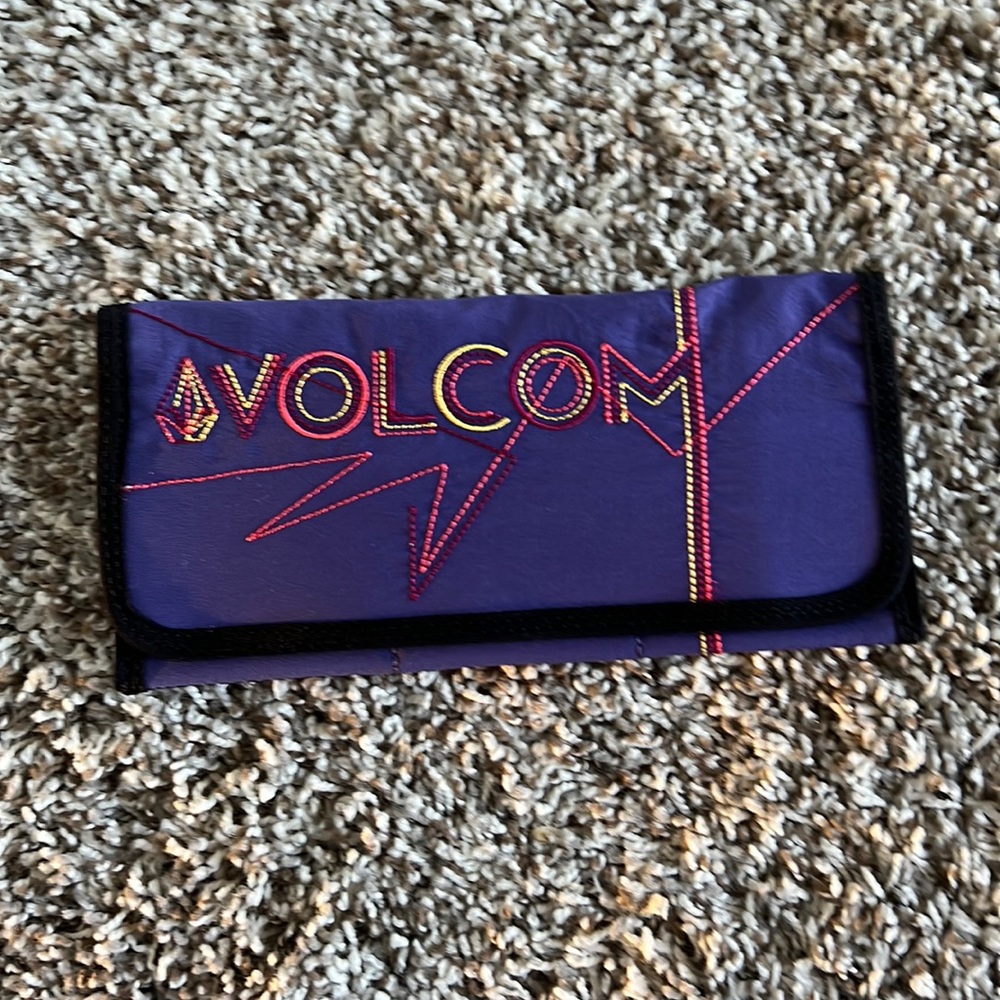 Vintage Volcom Line Dance Wallet purple new with tag